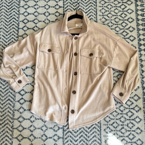 Light shacket - Picture 1 of 2